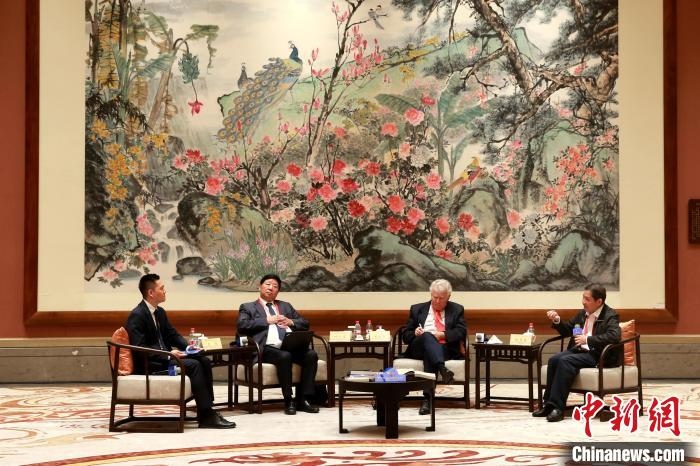 9月27日，尼山世界文明論壇在曲阜舉行，圖為該論壇的“高端訪談”活動?！×籂?攝