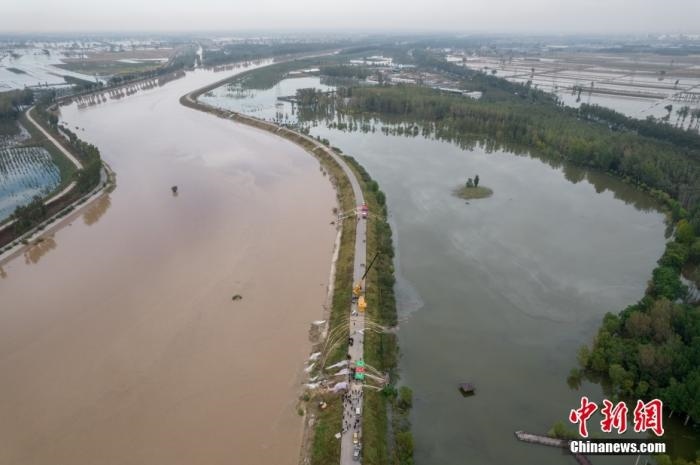 資料圖：10月10日，山西省介休市汾河濕地公園遭遇洪水倒灌。<a target='_blank' href='http://www.chinanews.com/'>中新社</a>記者 韋亮 攝
