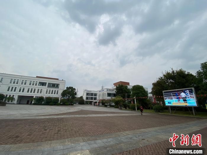寧波市第二少年兒童業(yè)余體育學(xué)校?！×植?攝