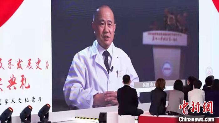 近20位中國血液學(xué)領(lǐng)域頂級專家深度聚焦多種血液疾病研究等，從拓荒、建立、追趕到領(lǐng)先的發(fā)展歷程。　陳靜 攝