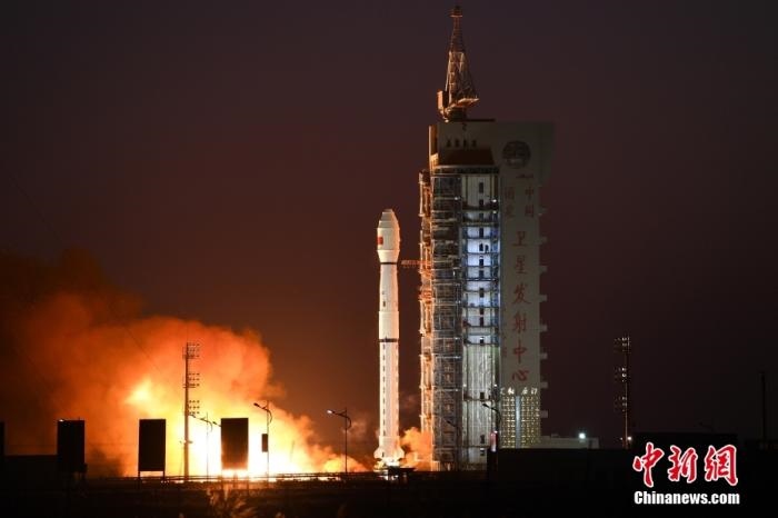 11月23日7時45分，中國在酒泉衛(wèi)星發(fā)射中心用長征四號丙運載火箭，成功將高分三號02星發(fā)射升空。 <a target='_blank' href='/'>中新社</a>發(fā) 汪江波 攝 　