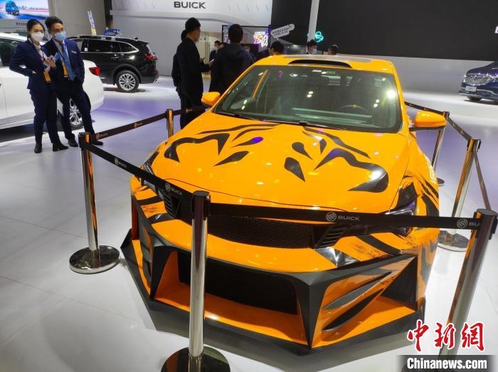 長沙國際車展上展出的汽車。　唐小晴 攝