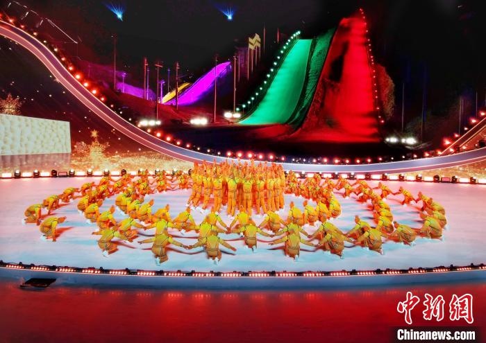 圖為河北省第三屆冰雪運(yùn)動(dòng)會(huì)開(kāi)幕現(xiàn)場(chǎng)。　李輝 攝