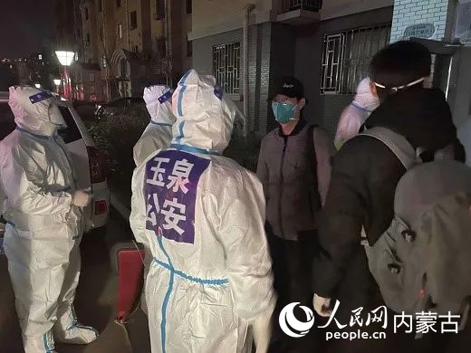 耐心溝通，居民們轉(zhuǎn)變態(tài)度。平安玉泉供圖