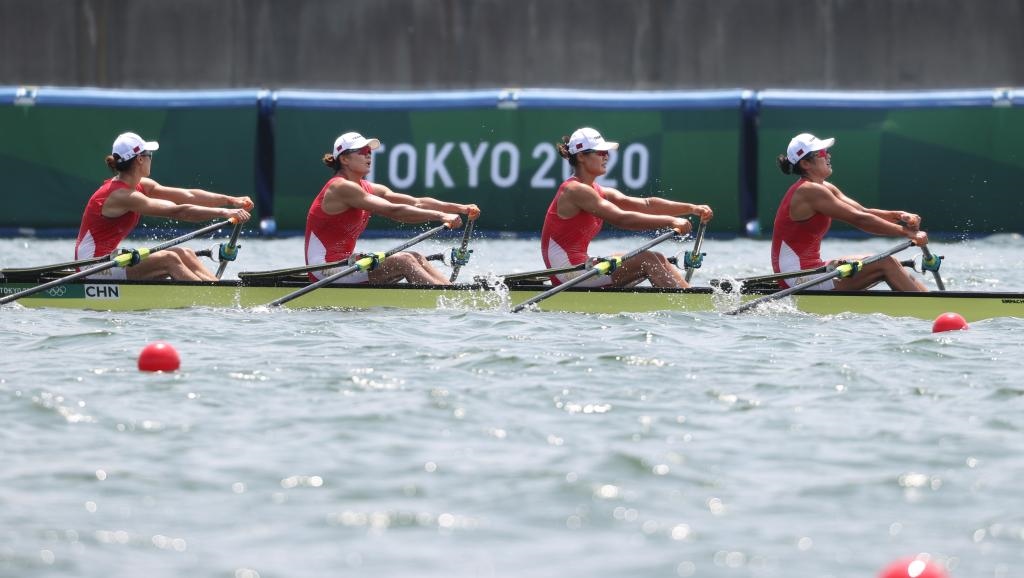 7月28日，中國隊選手陳云霞、張靈、呂揚、崔曉桐在比賽中。新華社記者杜瀟逸攝.jpg