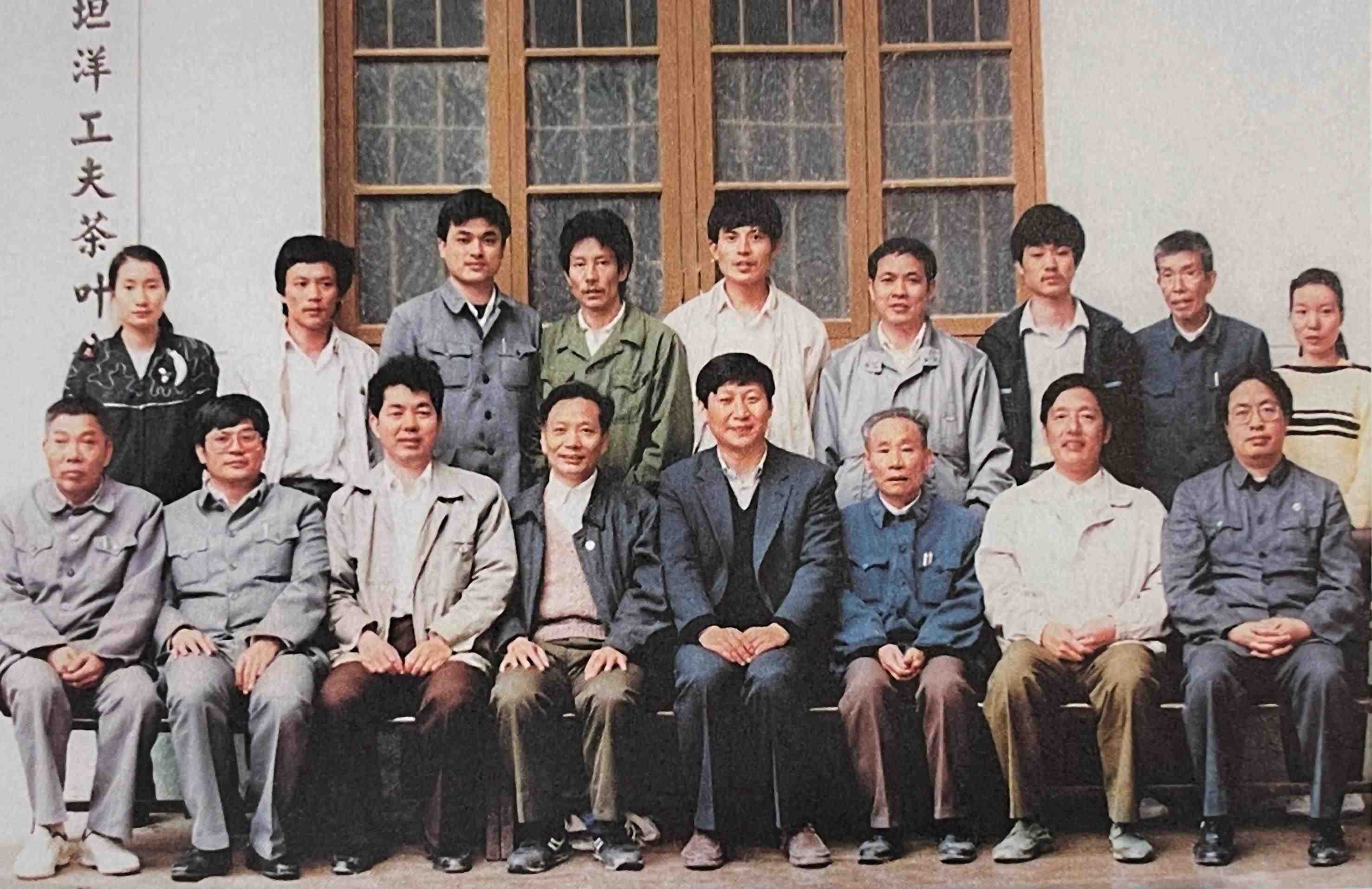 1990年5月，剛調(diào)任福州市委書(shū)記的習(xí)近平到寧德交接工作時(shí)，調(diào)研福安市社口鄉(xiāng)坦洋工夫茶葉公司。