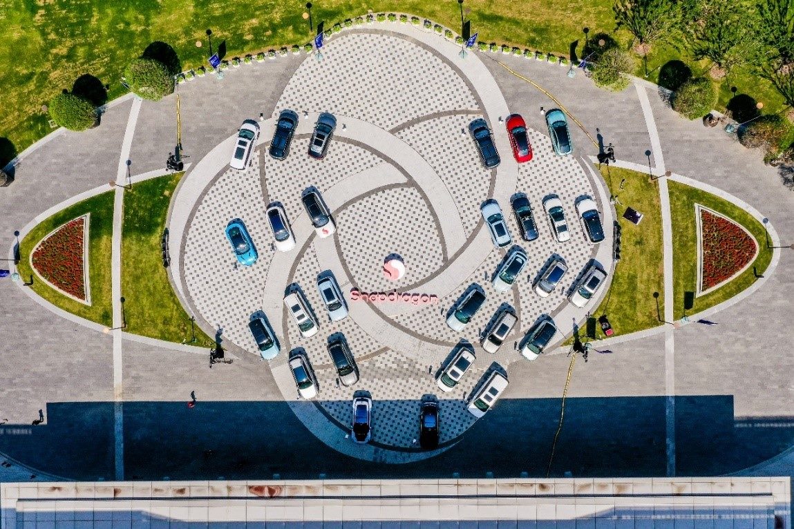 峰會(huì)戶外整車展示區(qū)俯瞰圖。（受訪者供圖）