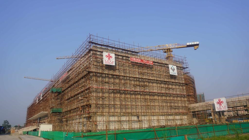 這是2023年5月23日在剛果（金）首都金沙薩拍攝的由中國援建的中部非洲文化藝術(shù)中心項目施工現(xiàn)場。