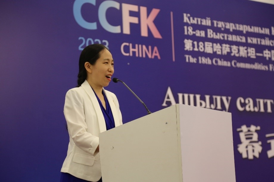 中國駐阿拉木圖總領(lǐng)事蔣薇發(fā)表致辭。中國駐阿拉木圖總領(lǐng)館供圖