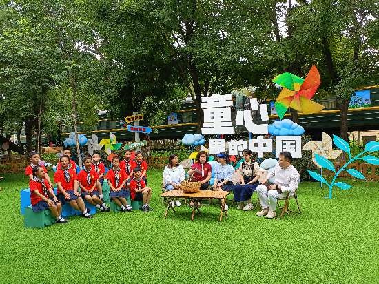 文縣東壩童聲合唱團(tuán)的孩子們在央視大風(fēng)車基地錄制節(jié)目。