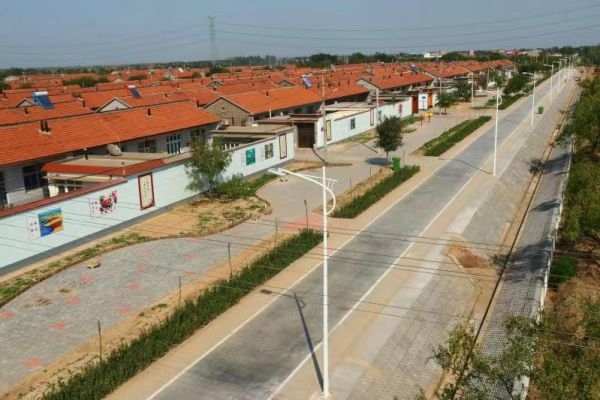 后仙莊村整治后道路整潔，住房整齊劃一
