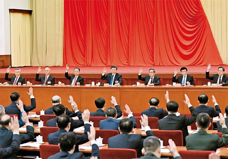 中國共產(chǎn)黨第二十屆中央委員會第二次全體會議，于2023年2月26日至28日在北京舉行。這是習(xí)近平、李強、趙樂際、王滬寧、蔡奇、丁薛祥、李希等在主席臺上。 新華社記者 謝環(huán)馳/攝