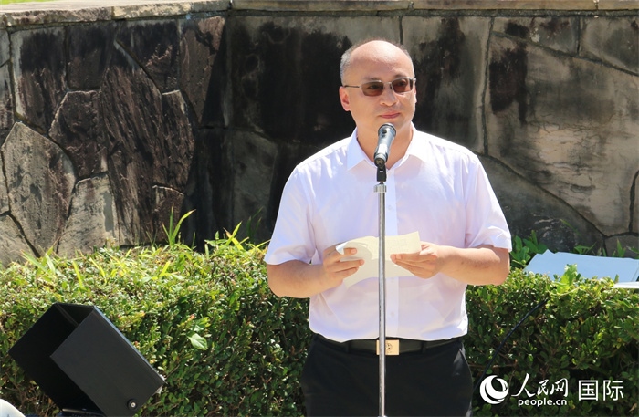 昆明市副市長安恩法在紀(jì)念儀式上致辭。人民網(wǎng) 許可攝
