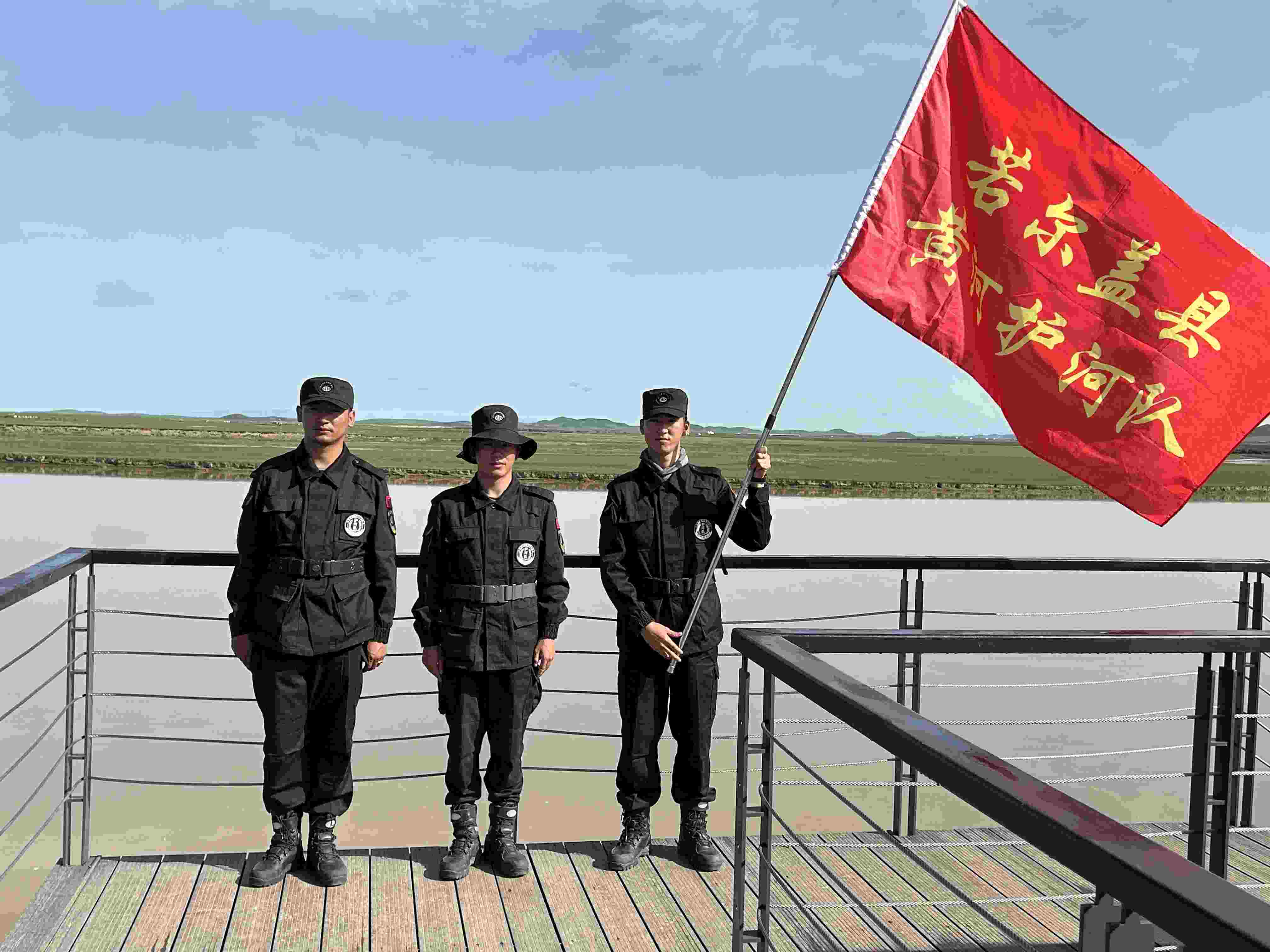 若爾蓋縣黃河護河隊。人民網(wǎng) 周靜圓攝
