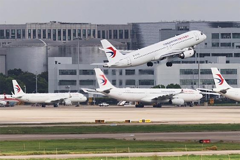 2023年8月2日，東航第二架國(guó)產(chǎn)C919大型客機(jī)執(zhí)飛滬蓉空中快線。