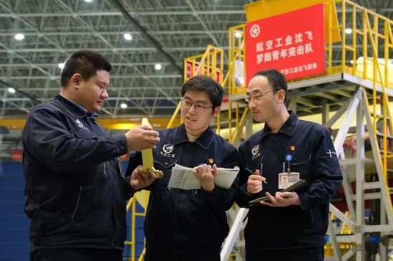 在工作中的“羅陽青年突擊隊”隊員。航空工業(yè)沈飛供圖