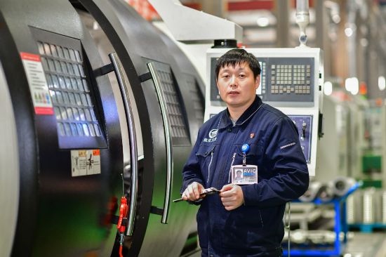 孫明在數(shù)控機床生產(chǎn)車間。航空工業(yè)沈飛供圖