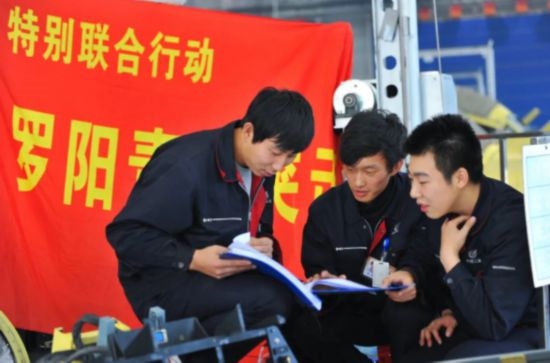 在工作中的“羅陽青年突擊隊”隊員。航空工業(yè)沈飛供圖