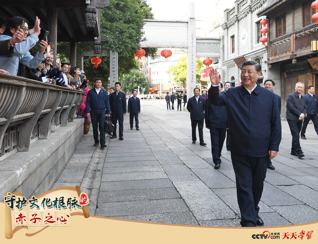 2021年3月24日，習近平總書記在福建福州三坊七巷歷史文化街區(qū)步行察看南后街。