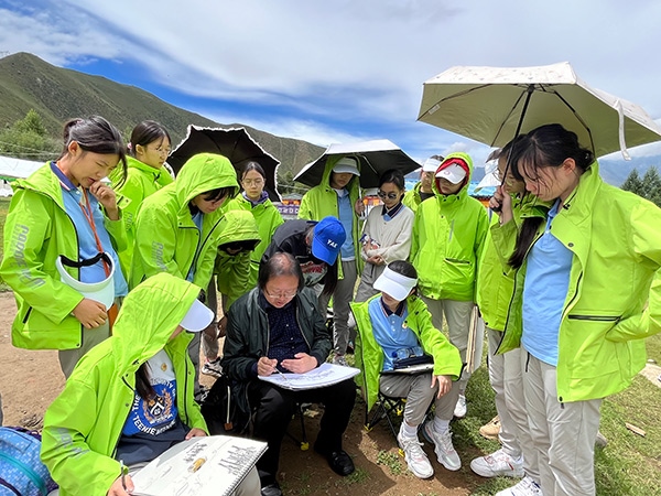 2023年“我們共同追逐夢想”——京藏青少年拉薩采風交流活動。