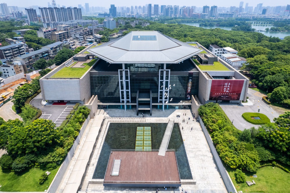 這是在長(zhǎng)沙市開福區(qū)拍攝的湖南博物院及周邊景色（無人機(jī)照片，6月7日攝）。新華社記者 陳思汗 攝