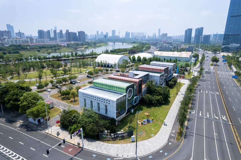  這是在長(zhǎng)沙市開福區(qū)拍攝的馬欄山視頻文創(chuàng)產(chǎn)業(yè)園（無人機(jī)照片，6月7日攝）。新華社記者 陳思汗 攝