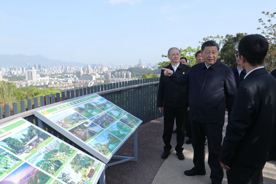 2021年3月24日，習(xí)近平在福建福州福山郊野公園觀景平臺(tái)，聽(tīng)取城市生態(tài)公園規(guī)劃建設(shè)、城市水系綜合治理情況匯報(bào)。
