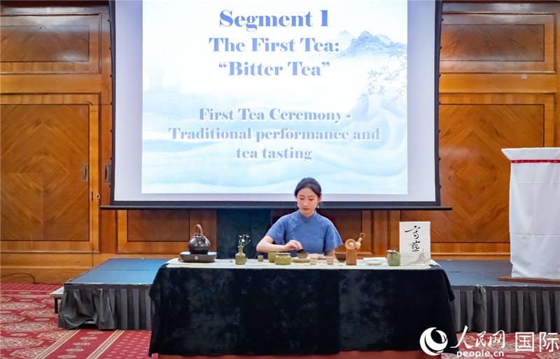 圖為茶藝師表演。人民網(wǎng)郭錦標(biāo) 攝