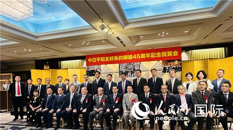 到場(chǎng)嘉賓合影留念。人民網(wǎng) 蔣曉辰攝