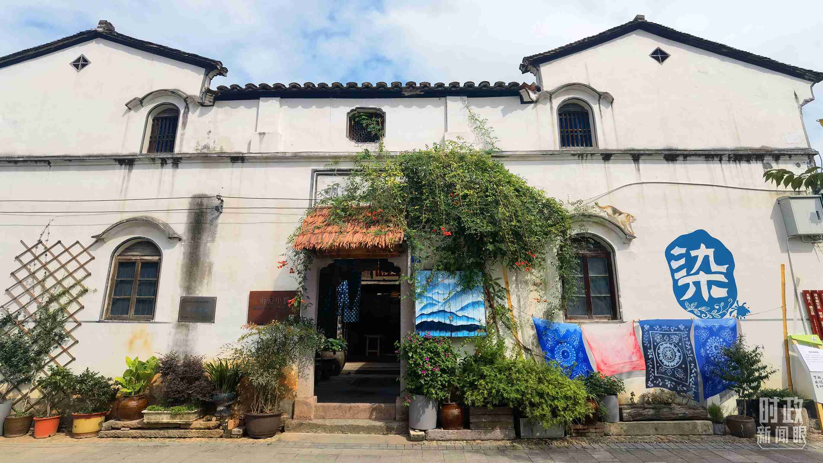 △李祖村的藝術(shù)染坊。（總臺央視記者周志國拍攝）