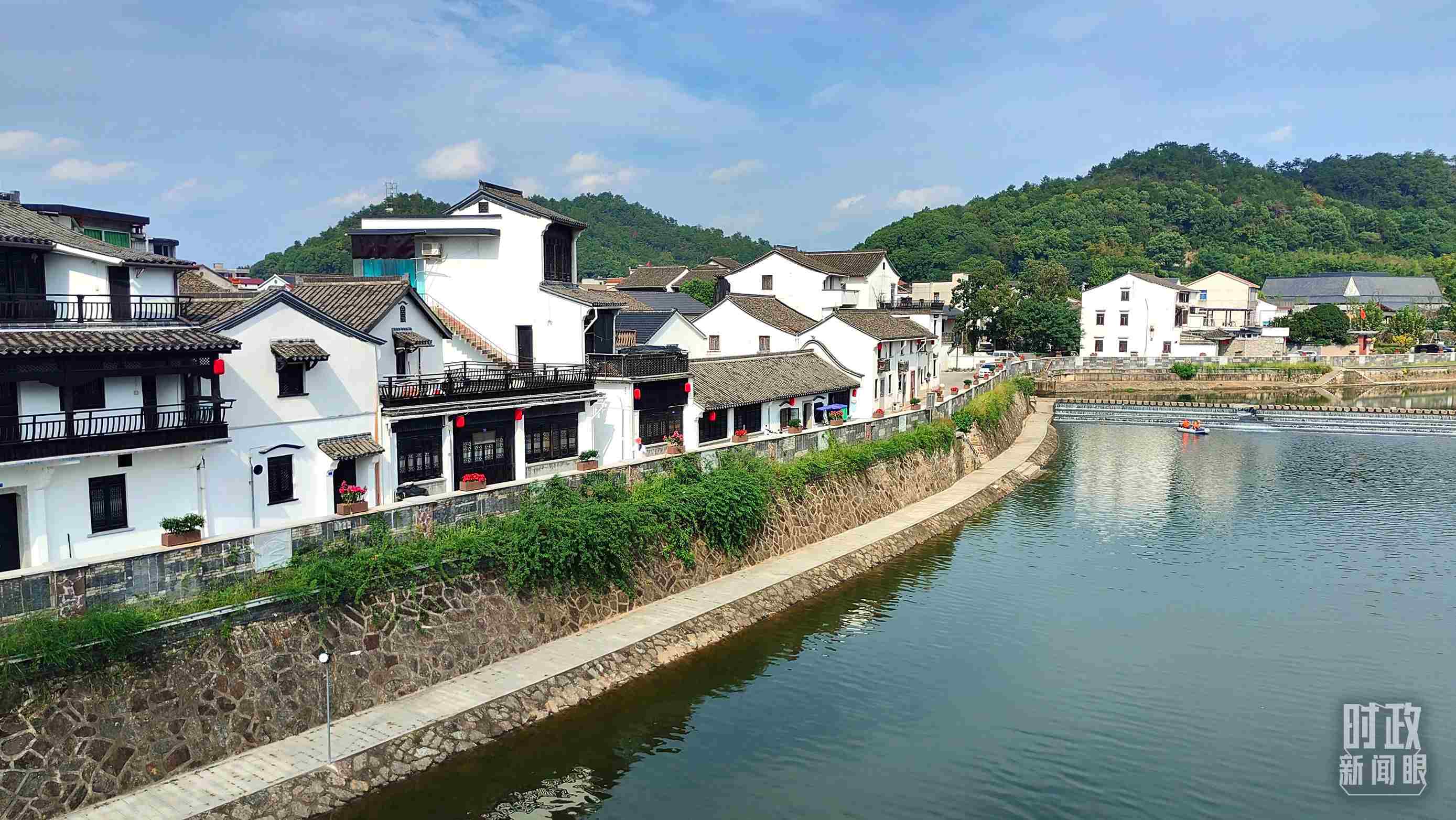 △“楓橋經(jīng)驗(yàn)”發(fā)源地諸暨市楓橋鎮(zhèn)。（總臺(tái)央視記者楊立峰拍攝）