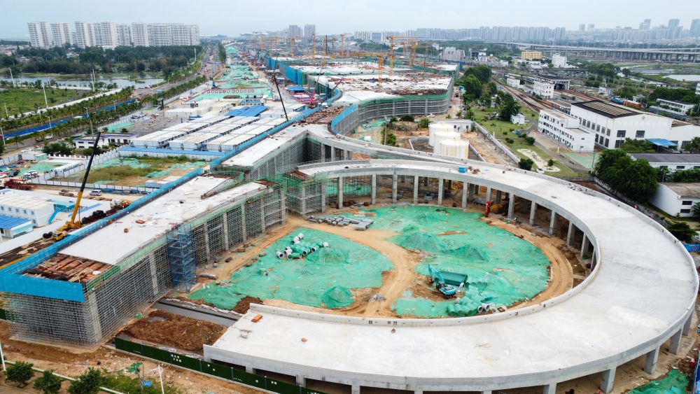 9月9日拍攝的海口新海港和南港“二線口岸”（貨運）集中查驗場所建設項目（無人機照片）。該項目是海南自貿港封關運作重點項目。新華社記者 楊冠宇 攝
