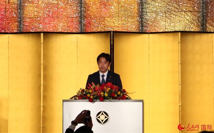 日本外務(wù)大臣政務(wù)官穗坂泰發(fā)表致辭。人民網(wǎng) 許可攝
