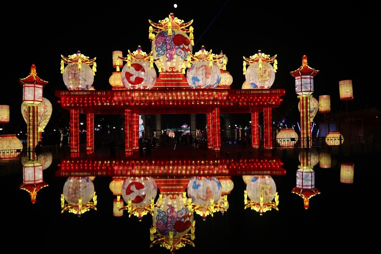 中秋國(guó)慶期間，南岳祝融文旅小鎮(zhèn)舉辦祝融花燈節(jié)。曹正平攝