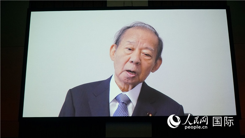 日本自民黨前干事長、日中友好議員聯(lián)盟會長二階俊博視頻致辭。人民網(wǎng) 蔣曉辰攝日本自民黨前干事長、日中友好議員聯(lián)盟會長二階俊博視頻致辭。人民網(wǎng) 蔣曉辰攝日本自民黨前干事長、日中友好議員聯(lián)盟會長二階俊博視頻致辭。人民網(wǎng) 蔣曉辰攝日本自民黨前干事長、日中友好議員聯(lián)盟會長二階俊博視頻致辭。人民網(wǎng) 蔣曉辰攝
