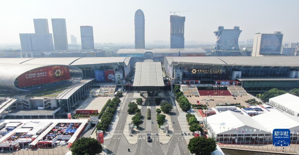 廣交會(huì)舉辦地外景（10月14日攝，無(wú)人機(jī)照片）。新華社記者 鄧華 攝