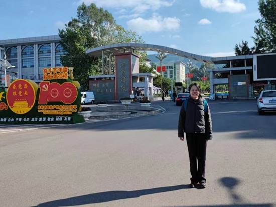 北京交通大學(xué)退休教師李唐軍在西昌學(xué)院。校方供圖