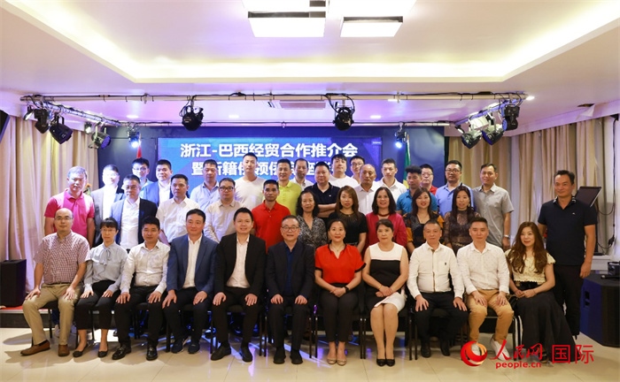 與會嘉賓合影。人民網(wǎng)記者 陳海琪攝