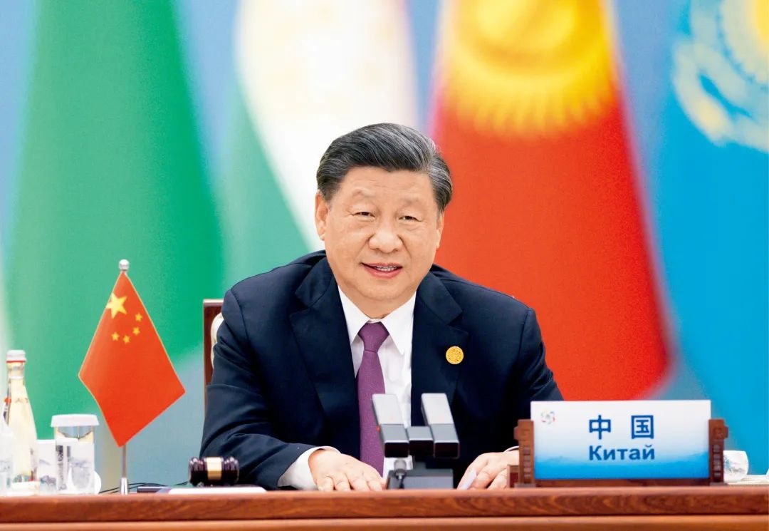 2023年5月19日上午，國(guó)家主席習(xí)近平在陜西省西安市主持首屆中國(guó)—中亞峰會(huì)并發(fā)表題為《攜手建設(shè)守望相助、共同發(fā)展、普遍安全、世代友好的中國(guó)—中亞命運(yùn)共同體》的主旨講話(huà)。圖/ 新華社記者 黃敬文 攝