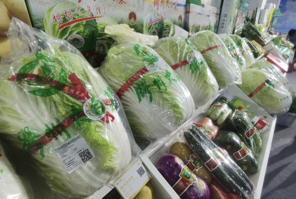 圖為本屆農(nóng)交會(huì)現(xiàn)場展示的膠州大白菜等蔬菜。新華社記者王凱攝