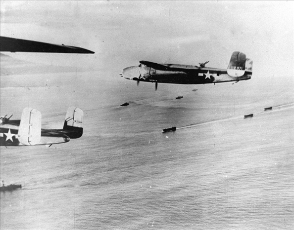 1942年4月18日，美國(guó)航空母艦甲板上B－25解放式轟炸機(jī)起飛轟炸東京工業(yè)區(qū)域，此為日本首次受盟軍之進(jìn)攻。