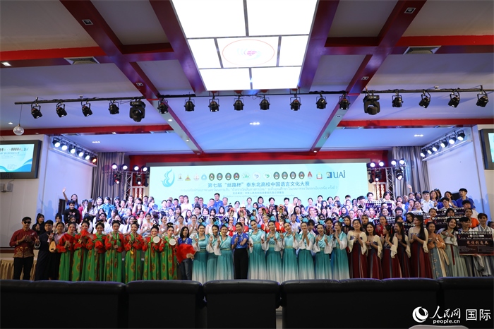 獲獎(jiǎng)選手合影。人民網(wǎng)記者 孫廣勇攝
