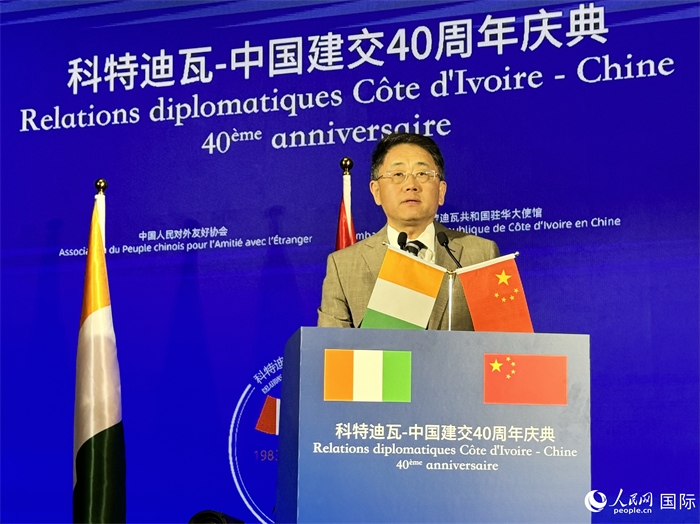 中國人民對外友好協(xié)會副會長姜江在招待會上致辭。人民網(wǎng) 謝瑩攝