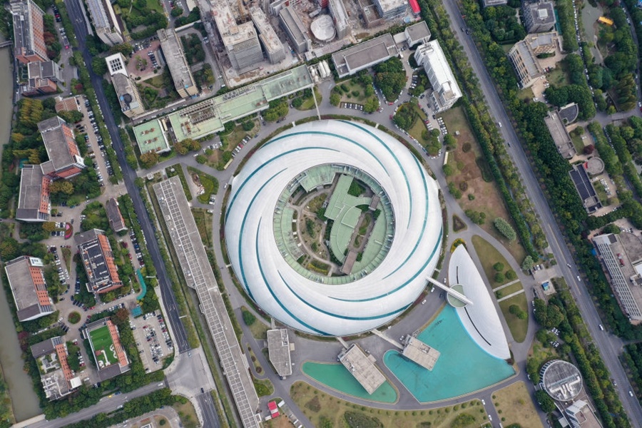 位于上海張江科學(xué)城的國家大科學(xué)裝置上海光源（2020年10月26日攝，無人機(jī)照片）。