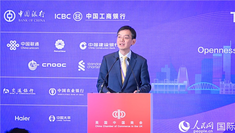 1. 英國中國商會(huì)會(huì)長、中國銀行倫敦分行行長方文建 致歡迎辭。郭錦標(biāo)攝_副本