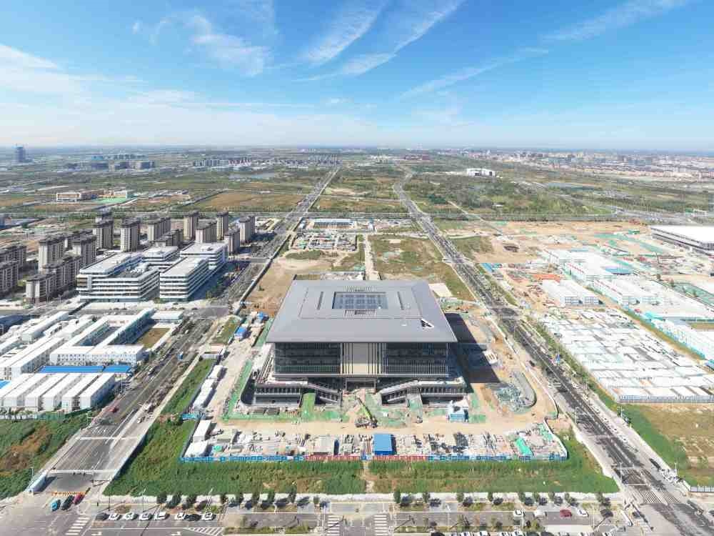 這是雄安新區(qū)大學(xué)園圖書館（2023年10月1日攝，無人機(jī)照片）。新華社記者 朱旭東 攝