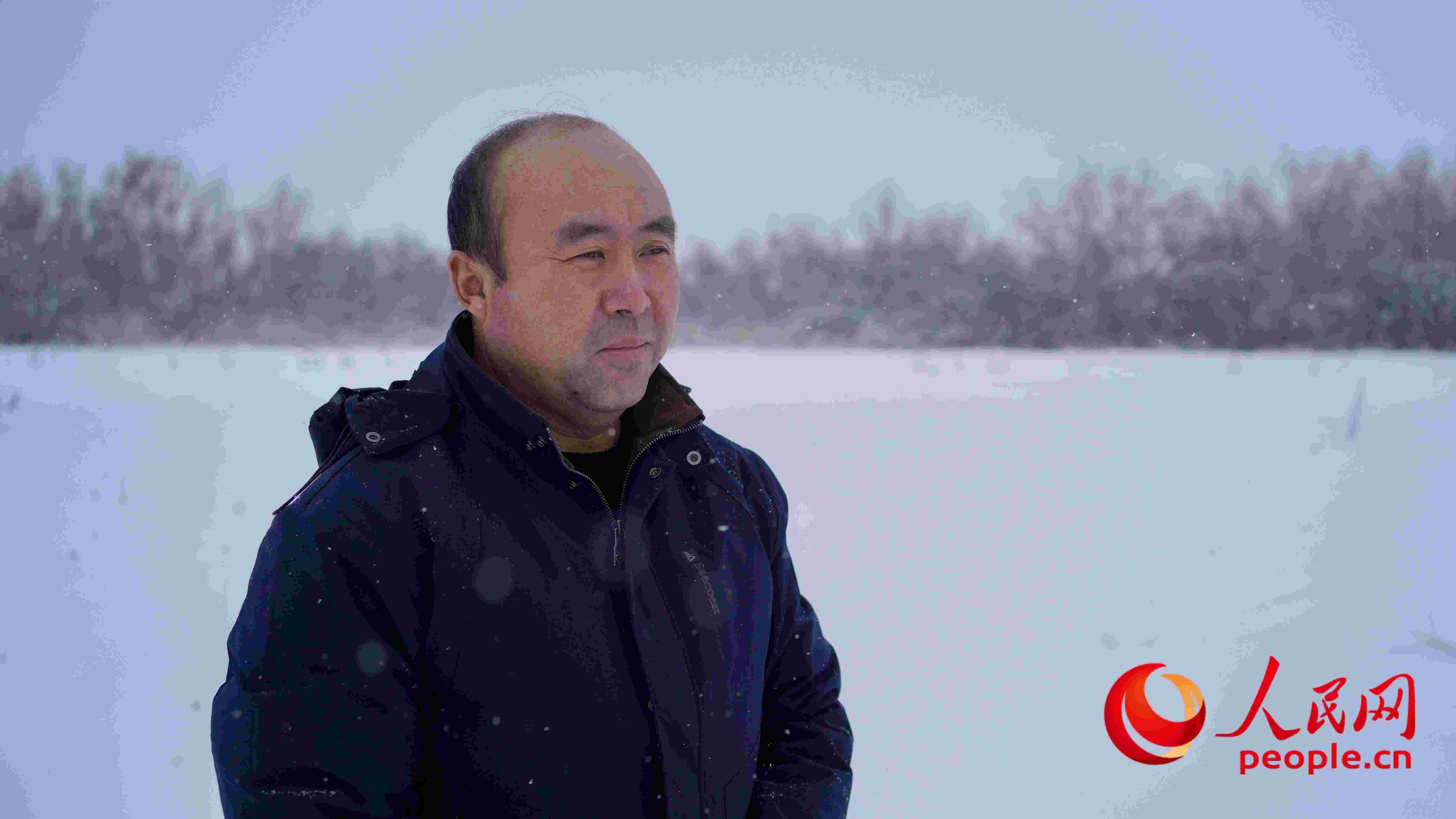 馬曉華回憶當(dāng)年和父親一起種樹的情形，滿是懷念。人民網(wǎng) 周靜圓攝