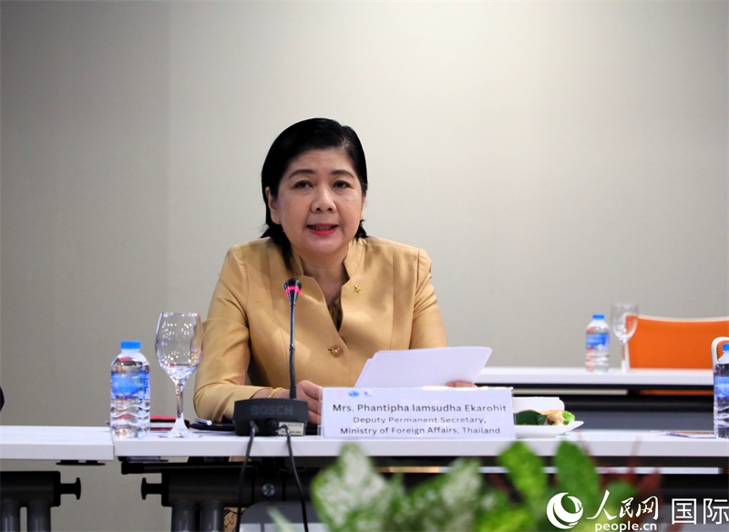 泰國外交部副次長潘提帕作主旨發(fā)言。人民網(wǎng)記者 白元琪攝