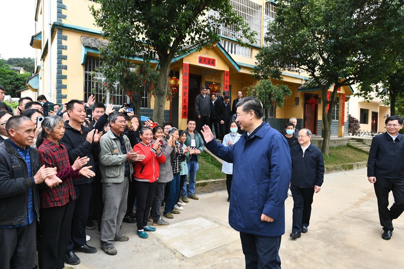 2021年4月25日，習(xí)近平總書記在廣西桂林市全州縣才灣鎮(zhèn)毛竹山村考察時，同鄉(xiāng)親們親切交流。新華社記者 謝環(huán)馳 攝