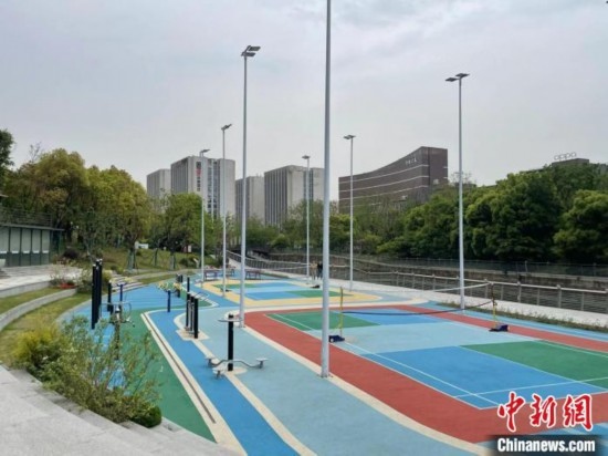 杭州余杭區(qū)一嵌入式體育場地。張煜歡 攝